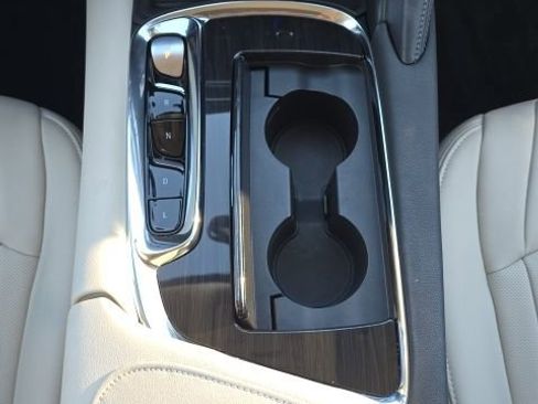 Used 2023 Buick Enclave Essence image 36