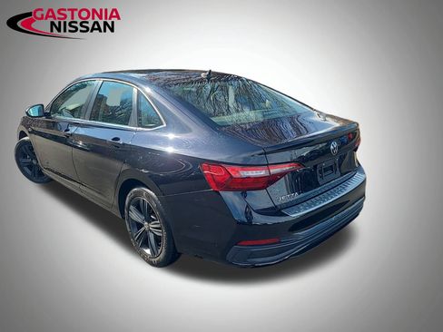 Used 2024 Volkswagen Jetta SE image 10