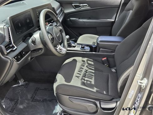 Certified 2025 Kia Sportage LX FWD image 10