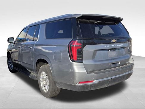 Used 2025 Chevrolet Suburban LT image 6