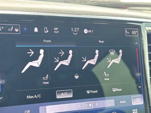 Used 2024 Chrysler Pacifica Touring-L FWD image 23