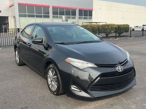 Used 2018 Toyota Corolla XLE FWD image 3