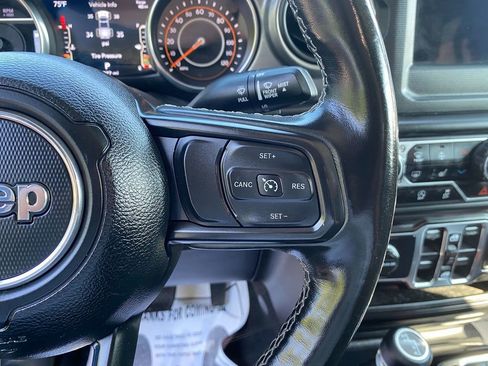 Used 2021 Jeep Gladiator Sport image 16