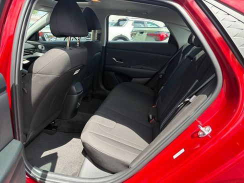 Used 2025 Hyundai Elantra SEL FWD image 16