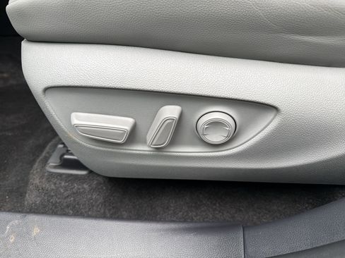 Used 2024 Toyota Highlander XLE image 10