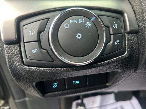 Used 2018 Ford Explorer XLT w/ Equipment Group 202A AWD/4WD image 15