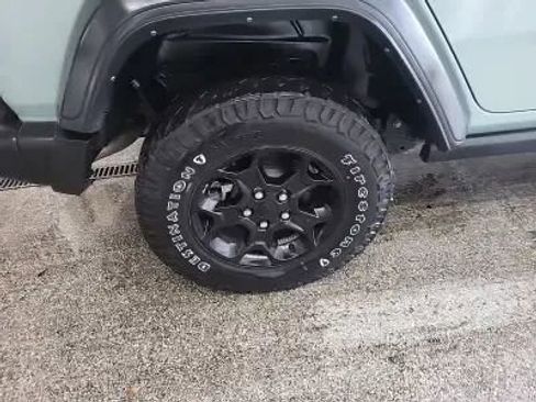 Used 2023 Jeep Wrangler Unlimited w/ Sun & Screen Package image 13