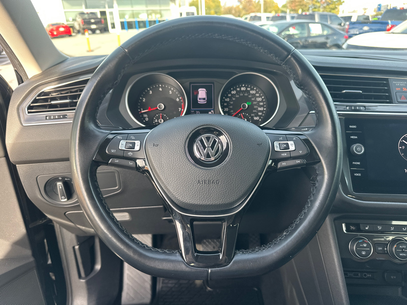 Used 2019 Volkswagen Tiguan SEL FWD image 23