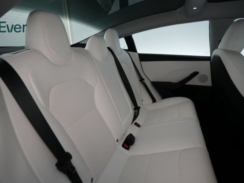 Used 2025 Tesla Model 3 Long Range RWD image 5