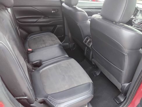 Used 2019 Mitsubishi Outlander SE image 17