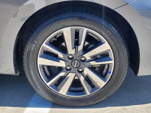 Used 2025 Nissan Versa SV image 10