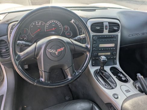 Used 2005 Chevrolet Corvette Coupe w/ Preferred Equipment Group image 14