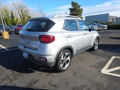 Used 2025 Hyundai Venue SEL image 5