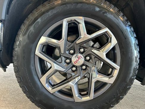 Used 2025 GMC Sierra 1500 SLT AWD/4WD image 27