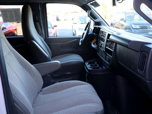 Used 2023 GMC Savana 3500 LS image 13