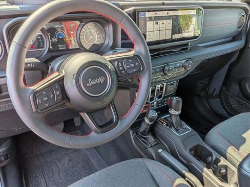 Used 2024 Jeep Wrangler Unlimited Rubicon w/ Technology Group image 10