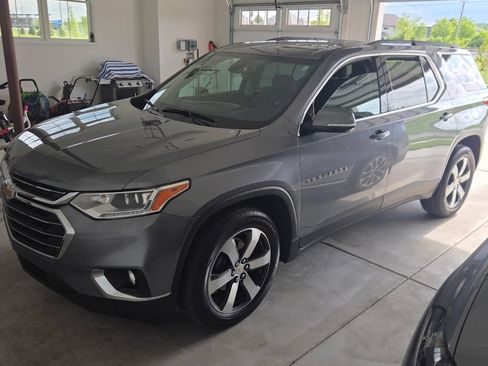 Used 2020 Chevrolet Traverse LT w/ LT Premium Package AWD/4WD image 1