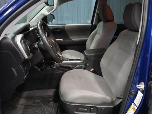 Used 2022 Toyota Tacoma SR5 AWD/4WD image 12