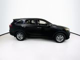 Used 2019 Kia Sorento LX image 4