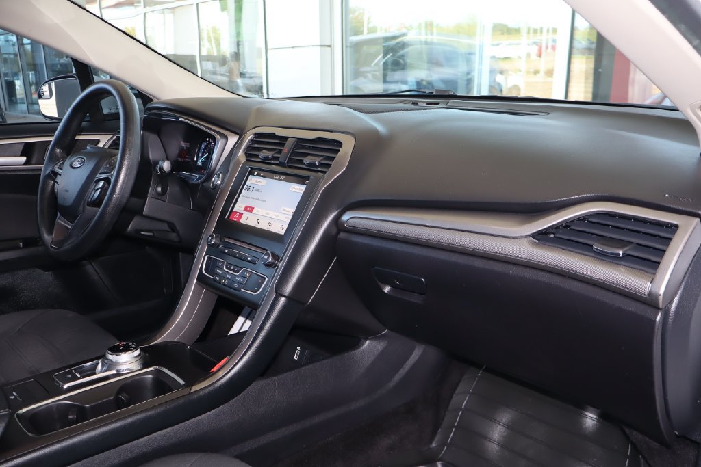 Used 2017 Ford Fusion SE w/ Fusion SE Technology Package FWD image 40