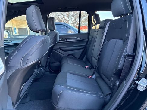 New 2025 Jeep Grand Cherokee image 24