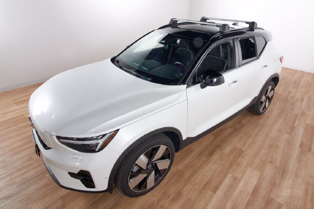 Used 2023 Volvo XC40 Recharge Ultimate w/ Protection Package Premier AWD/4WD image 6