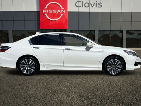Used 2017 Honda Accord Touring image 9