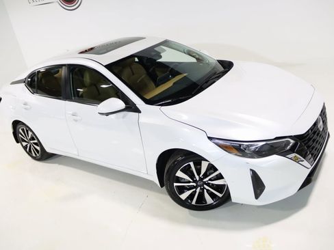 Used 2025 Nissan Sentra SV w/ SV Premium Package image 7