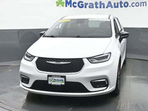 Used 2025 Chrysler Pacifica Select image 5