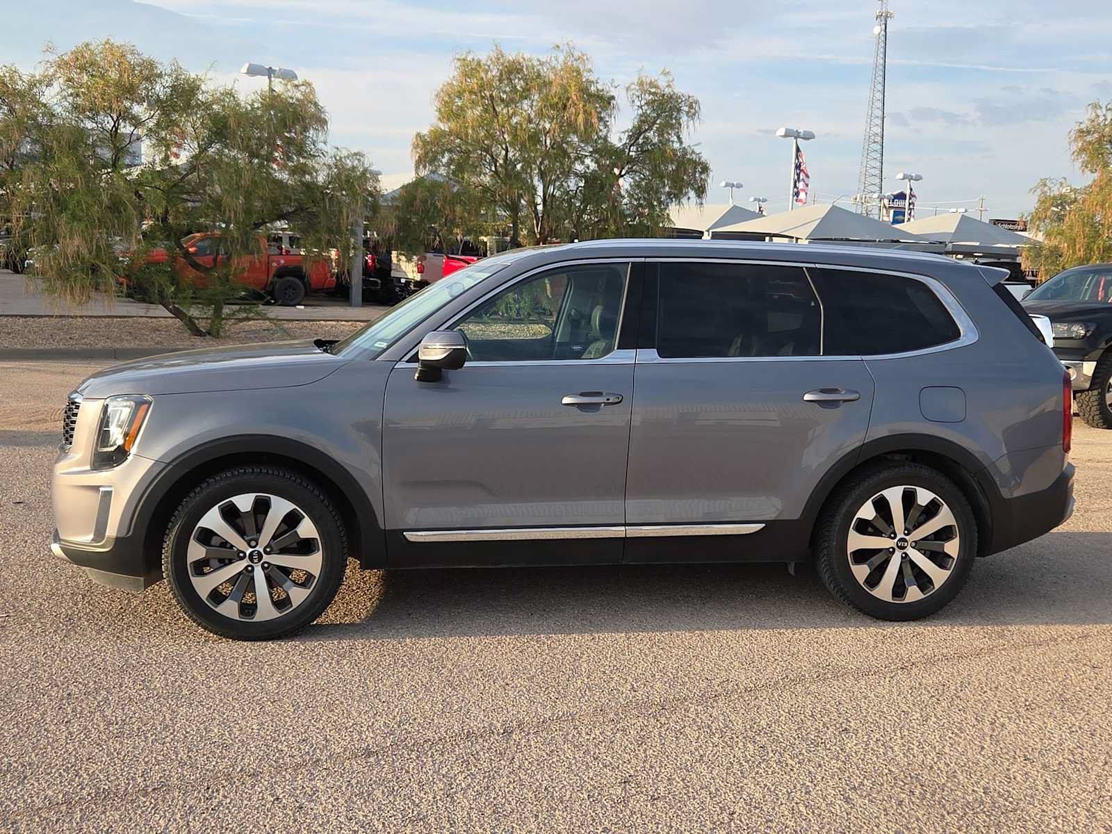 Used 2021 Kia Telluride EX w/ EX Premium Package FWD image 5