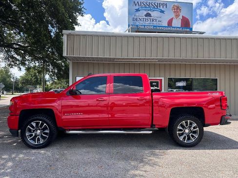 Used 2017 Chevrolet Silverado 1500 LT w/ All Star Edition AWD/4WD image 6