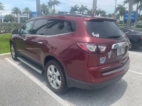 Used 2017 Chevrolet Traverse LT w/ Style and Technology Package FWD image 3