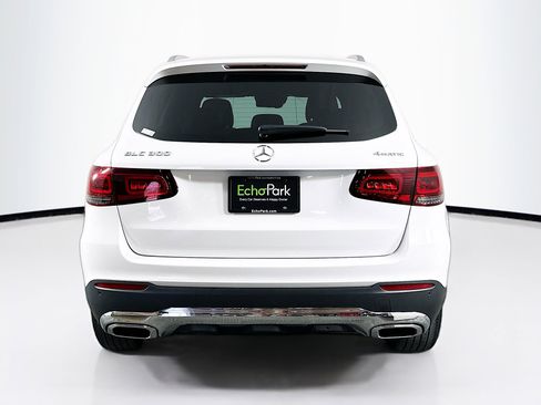 Used 2022 Mercedes-Benz GLC 300 4MATIC w/ Driver Assistance Package image 7