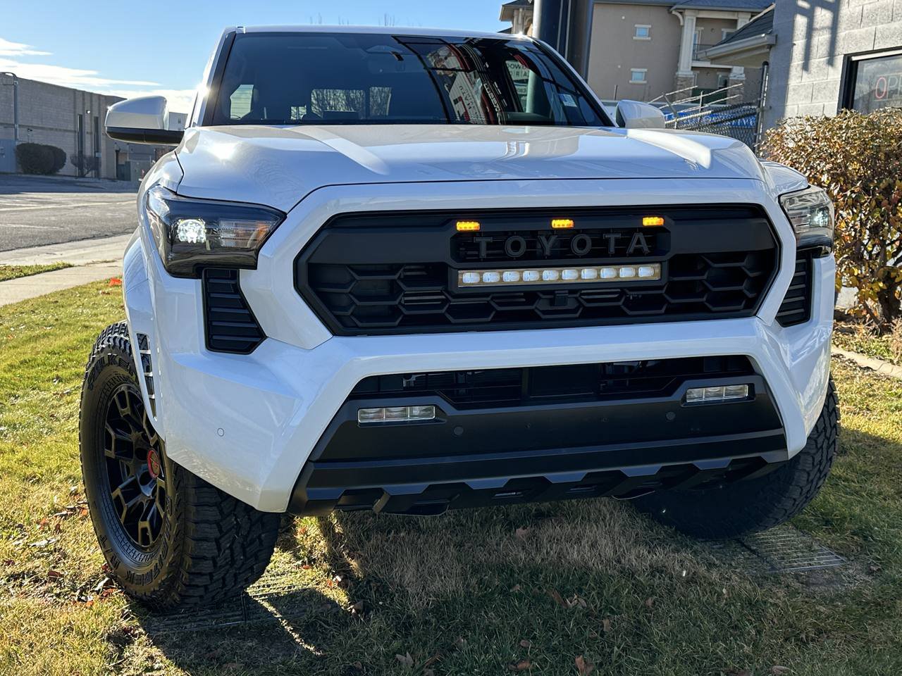 Used 2024 Toyota Tacoma SR5 AWD/4WD image 4