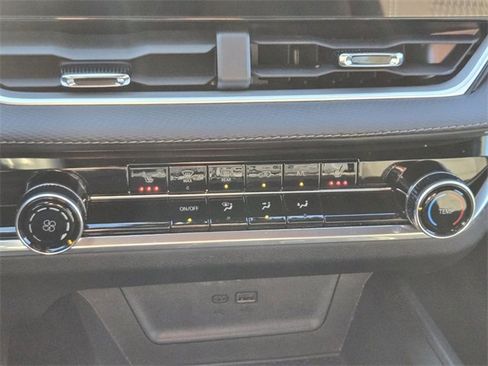 Used 2025 Chevrolet Equinox LT image 23