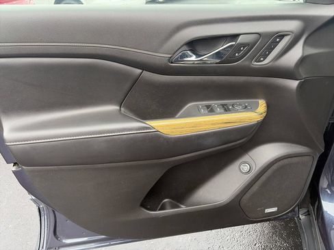Used 2019 GMC Acadia Denali w/ Technology Package AWD/4WD image 19