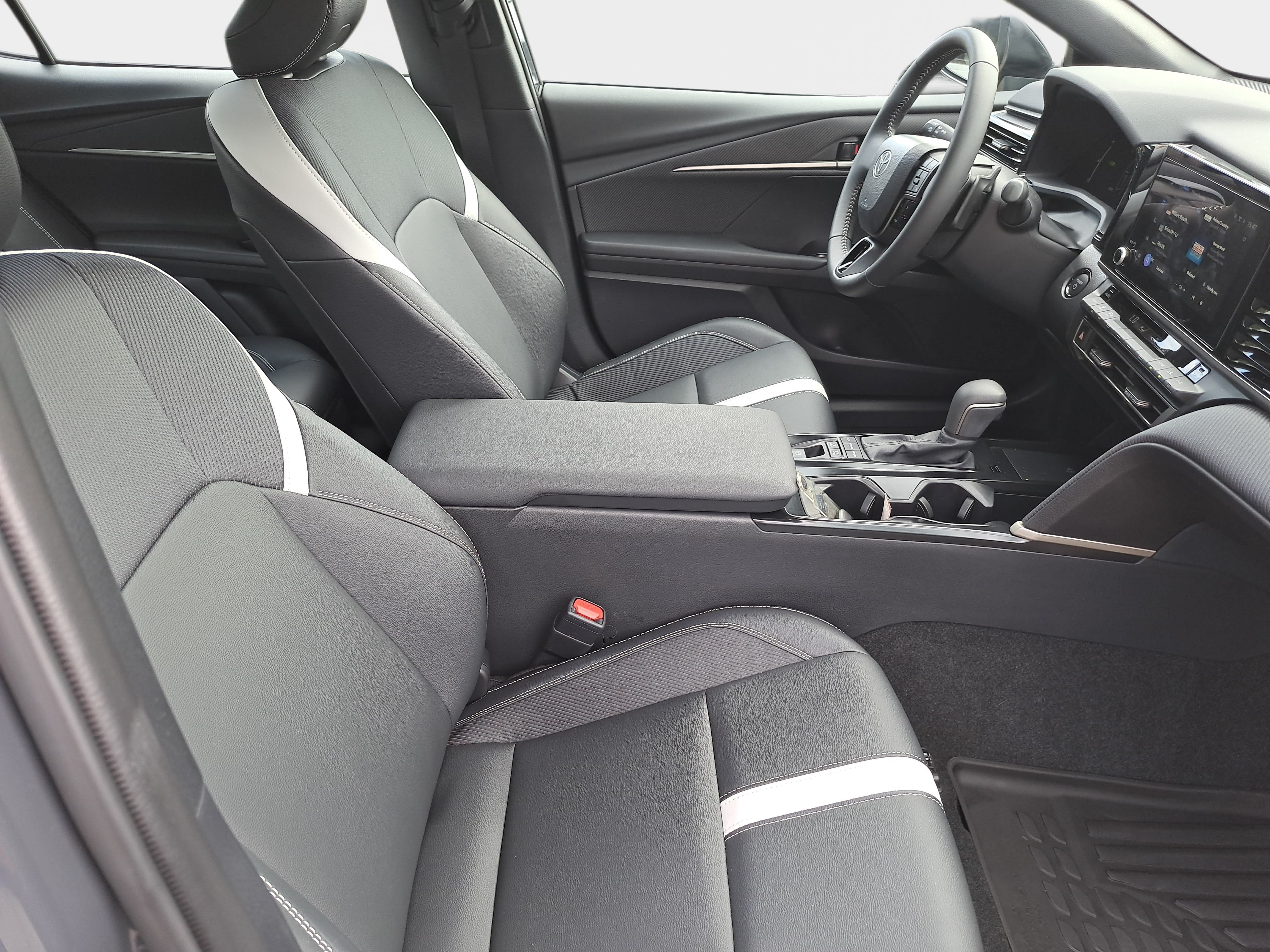 Used 2026 Toyota Camry SE w/ Convenience Package FWD image 10