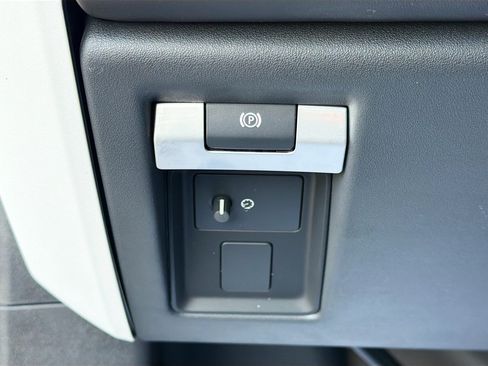 New 2026 Land Rover Defender 110 X-Dynamic SE AWD/4WD image 33
