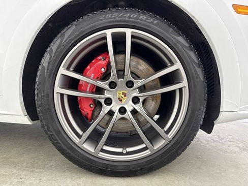 Certified 2021 Porsche Cayenne GTS AWD/4WD image 15