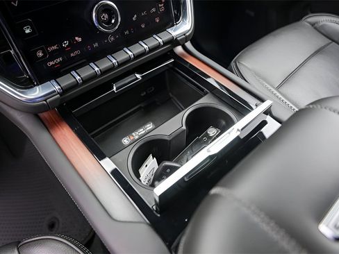 Used 2025 GMC Yukon Denali image 19