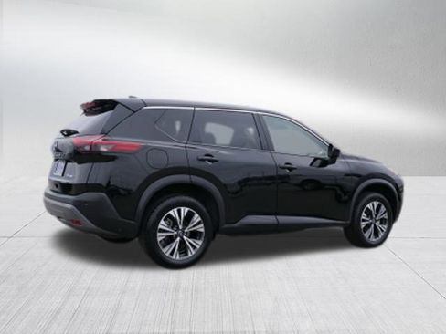 Used 2023 Nissan Rogue SV image 3