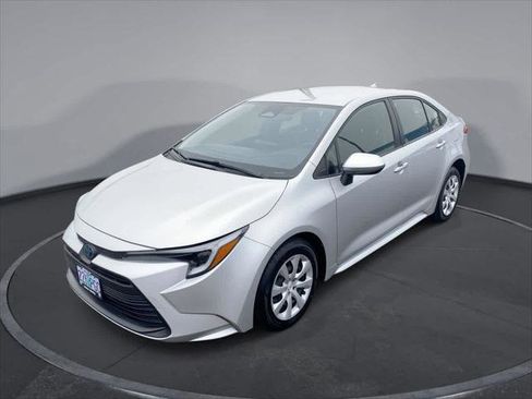 Certified 2023 Toyota Corolla LE image 1