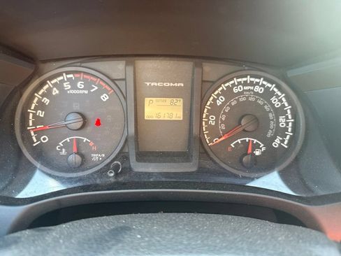 Used 2017 Toyota Tacoma SR RWD image 3