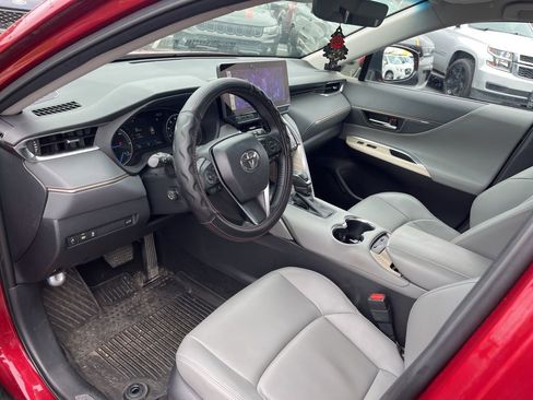 Used 2024 Toyota Venza XLE image 22