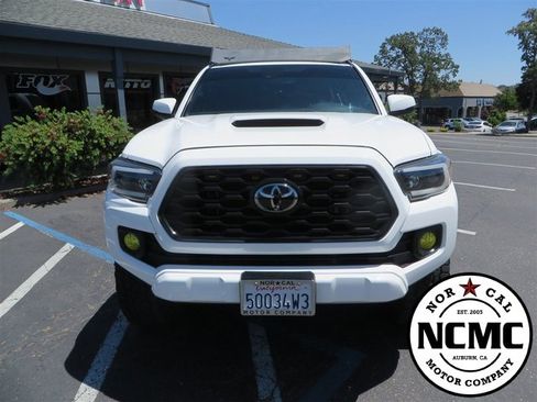 Used 2021 Toyota Tacoma TRD Sport image 3