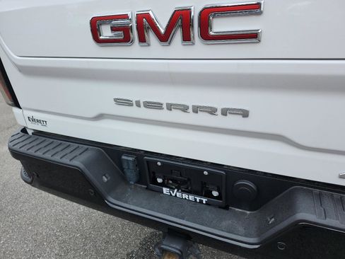 Used 2024 GMC Sierra 2500 AT4X image 4