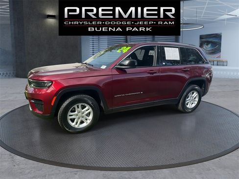 Certified 2024 Jeep Grand Cherokee Laredo image 4