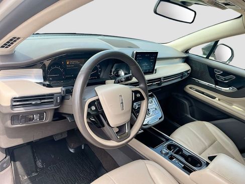 Used 2022 Lincoln Corsair AWD w/ Premium Package image 9