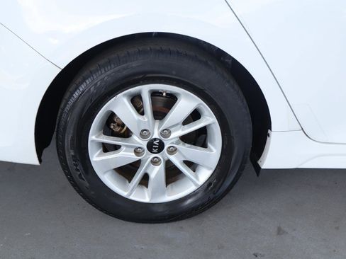 Used 2018 Kia Optima LX FWD image 4