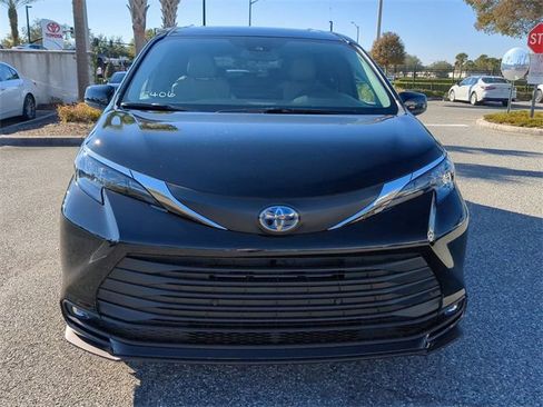 New 2026 Toyota Sienna XLE image 9